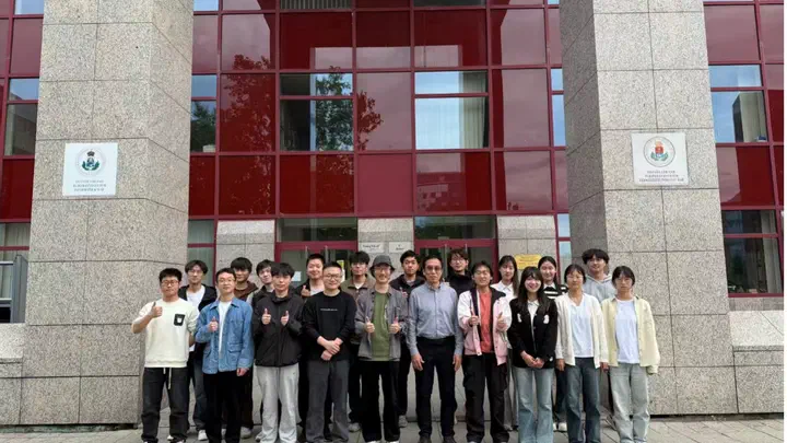 沈乐在罗兰大学交换学习